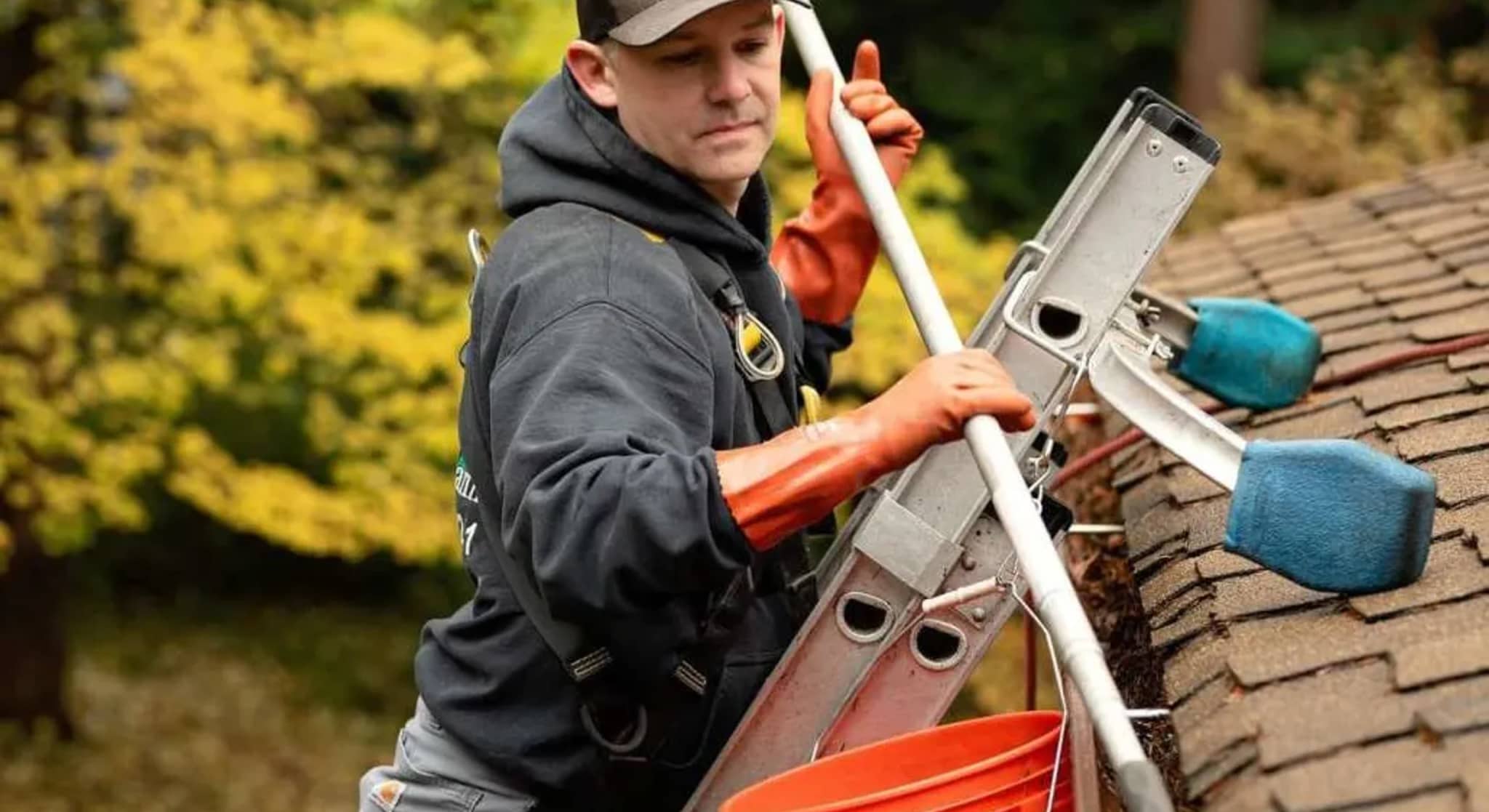Professional gutter cleaning service